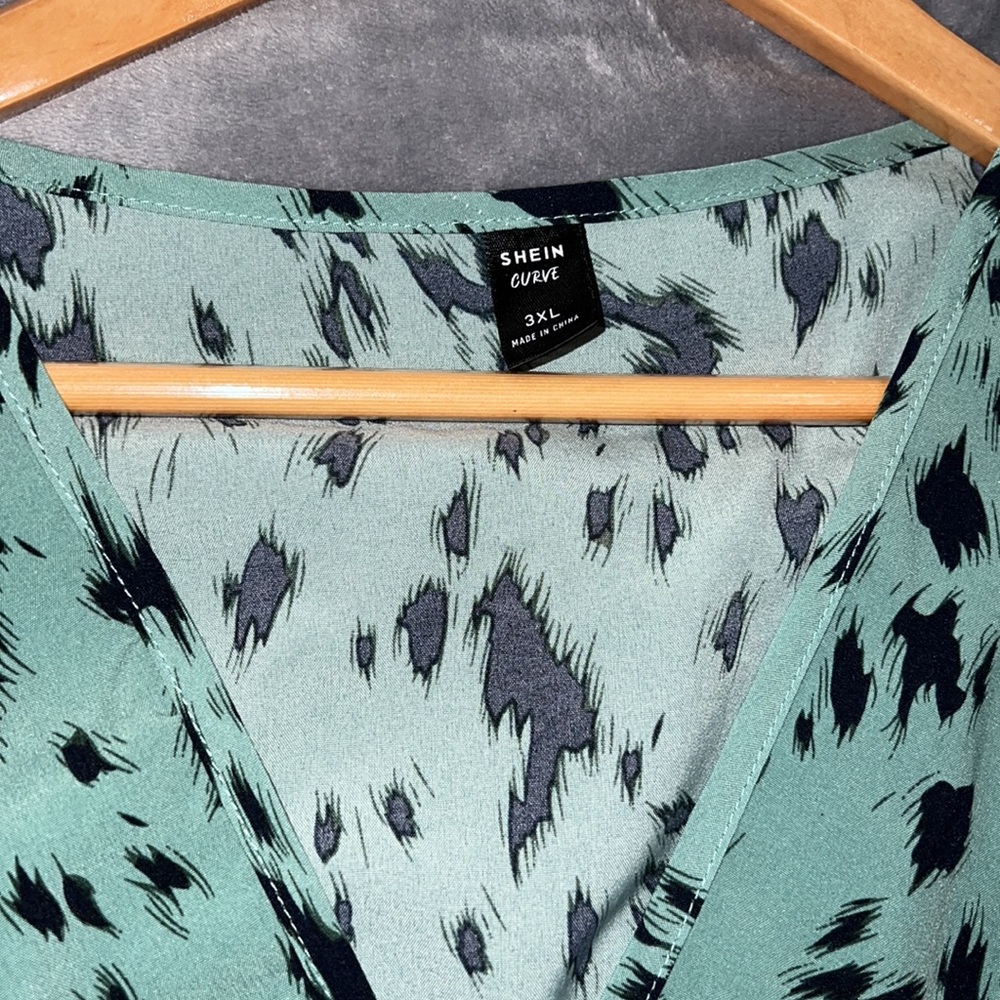 Plus Size Teal Printed V-Neck Swing Dress - Picture 9 of 10
